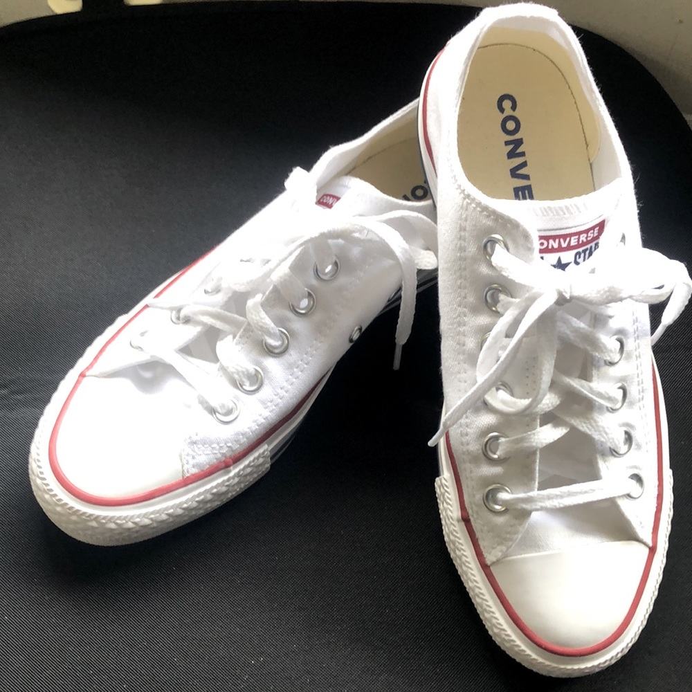 💯NWOT BEAUTIFUL PAIR OF ALL ⭐️STAR CONVERSE SNEAKERS/WHITE SZ 6.5